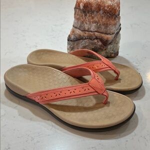 VIONIC Leather CASANDRA sandal in coral size 7